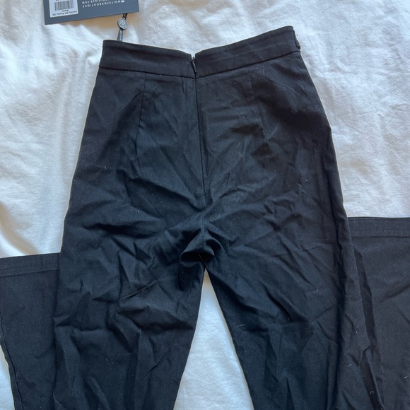 Wide leg, buckle going out pant - Picture 3 of 3